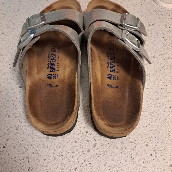 BIRKENSTOCK sandals size 40= 9, 9 1/2 (NARROW) - Picture 4 of 7